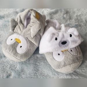 New FlipAZoo baby slippers 3-6 months